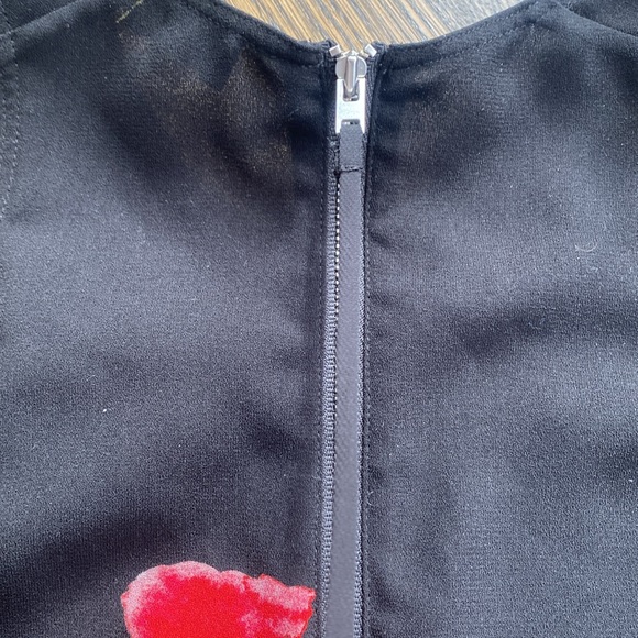 Black tank with flowers and back zipper detail - Picture 3 of 6